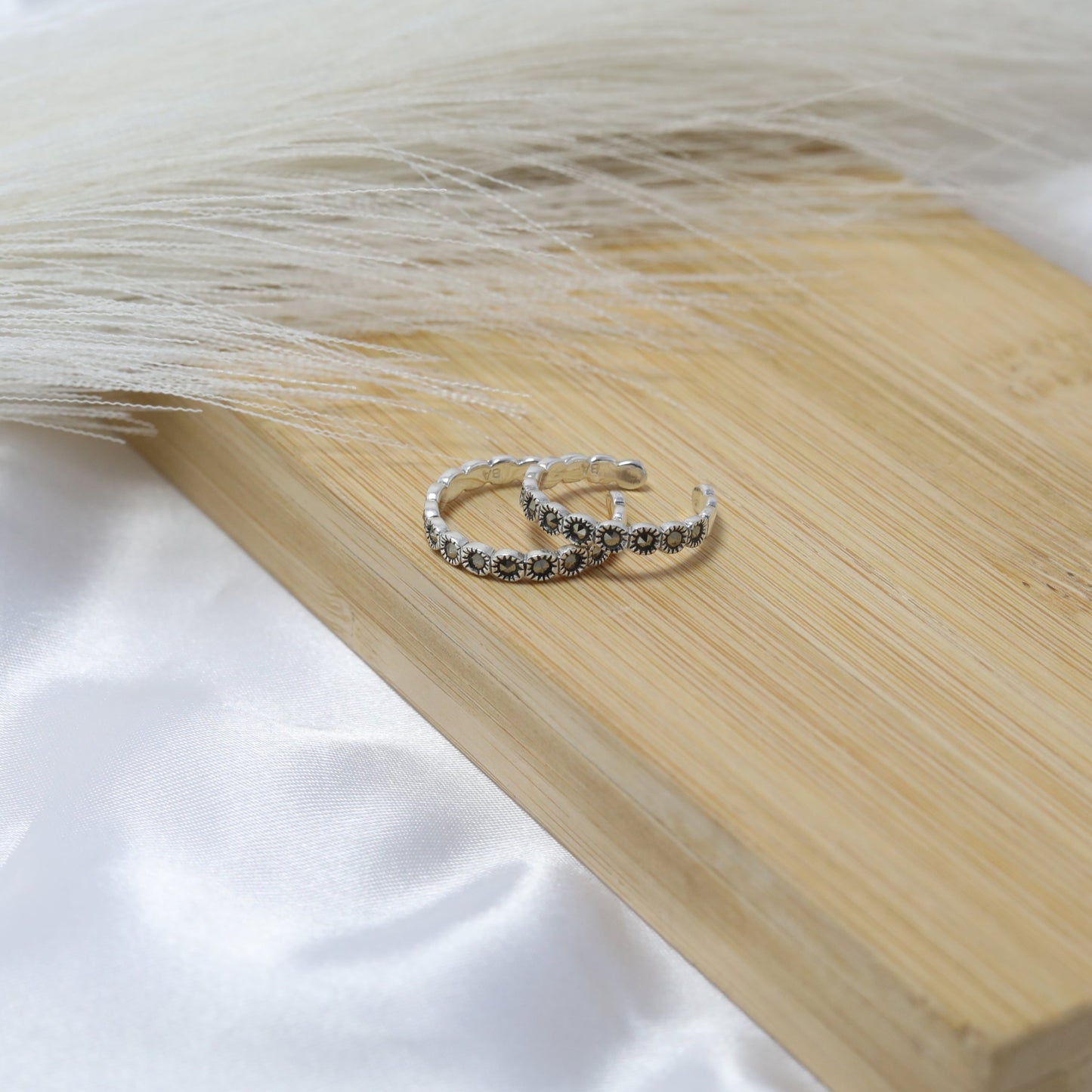 Meera Toe ring
