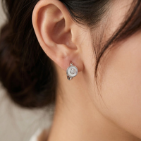 Daira Studs