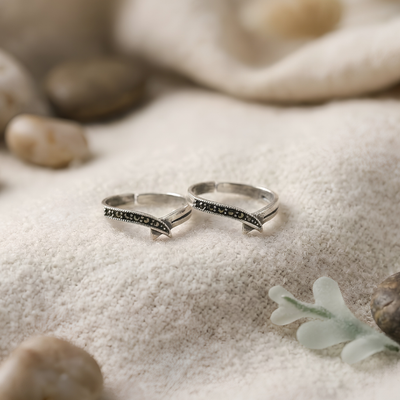 Abha Bandhan Toe Ring alternate view