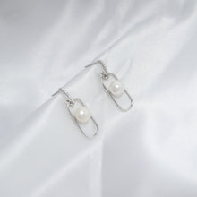 Load image into Gallery viewer, Pearl Drop Earring