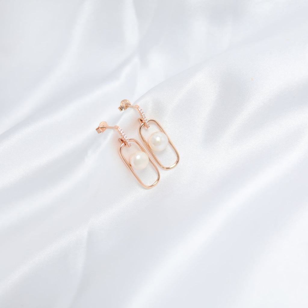 Pearl Drop Earring