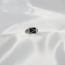 Load image into Gallery viewer, Geometric Onyx Signet Ring