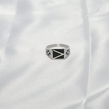 Load image into Gallery viewer, Geometric Onyx Signet Ring