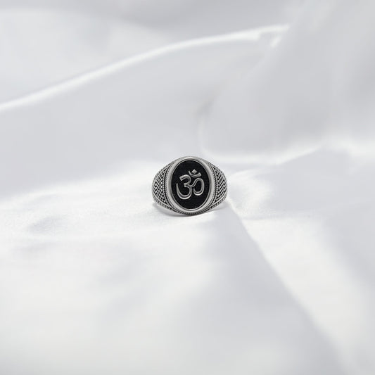 Om Signet Ring