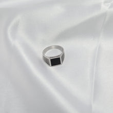 Load image into Gallery viewer, Bold Black Square ring