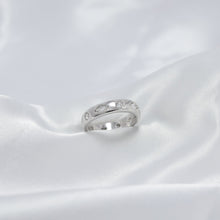 Load image into Gallery viewer, Classic Diamond Band