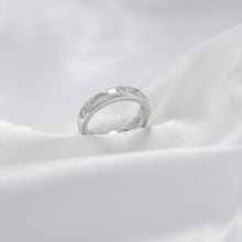 Load image into Gallery viewer, Classic Diamond Band