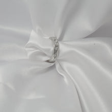 Load image into Gallery viewer, Classic Diamond Band