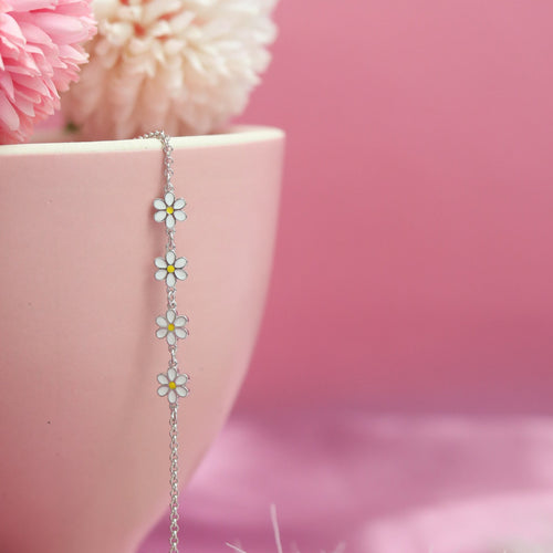 Daisy Chain Bracelet – A Blooming Beauty