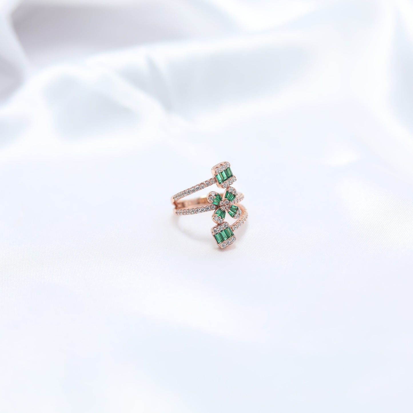 Emeralo Ring
