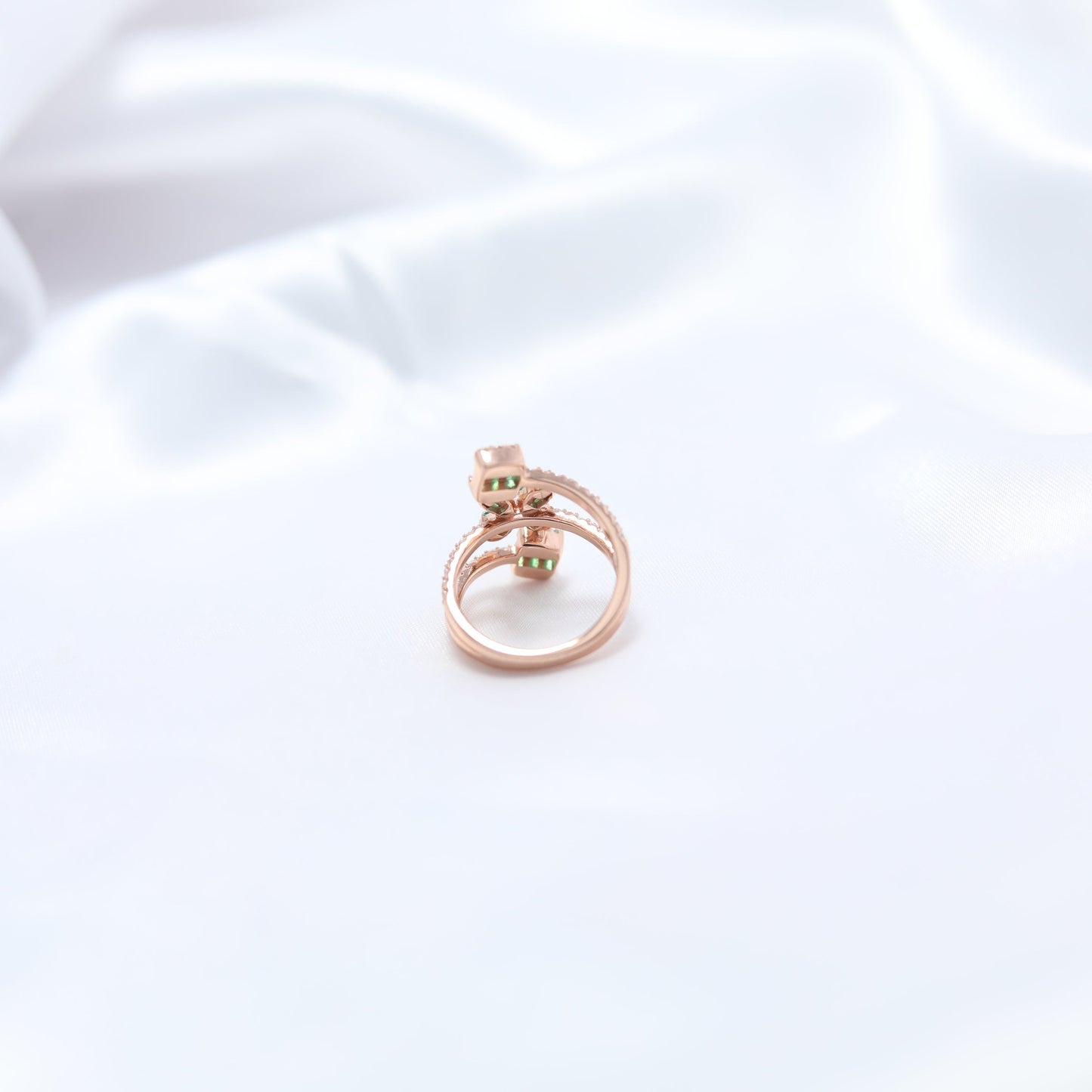 Emeralo Ring