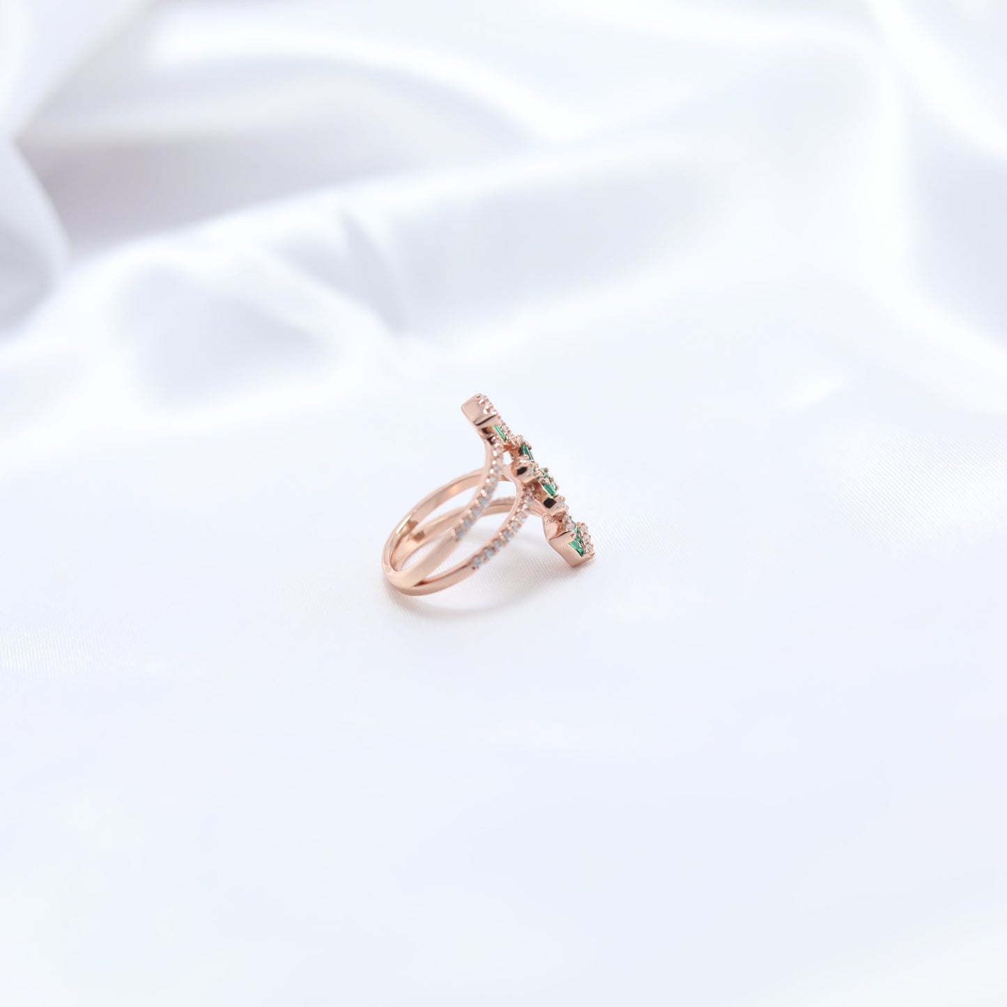 Emeralo Ring