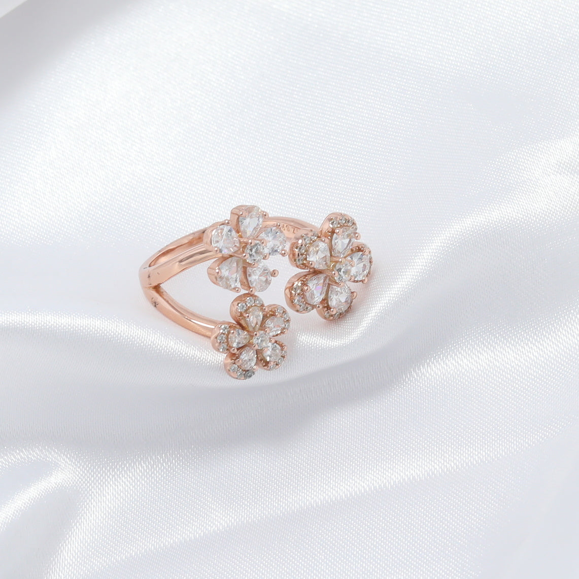 Diora Ring