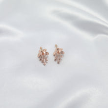 Load image into Gallery viewer, Midnight Bloom Pearl Earrings
