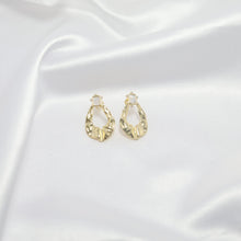 Load image into Gallery viewer, Sculpted Gold Drop Earrings