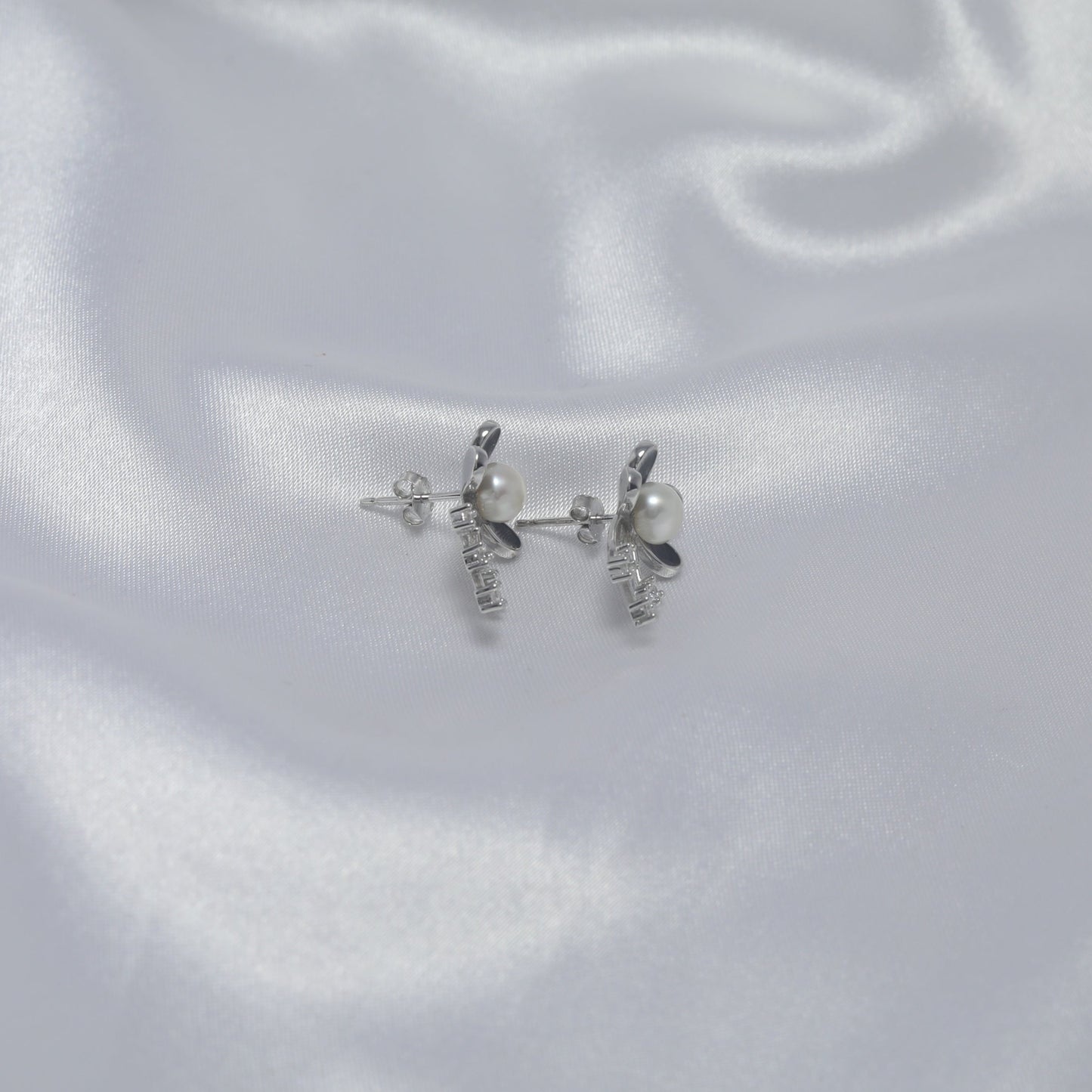 Midnight Bloom Pearl Earrings
