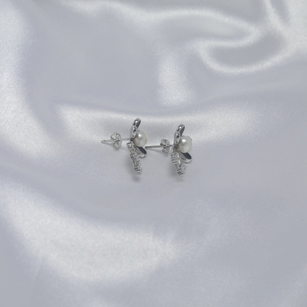 Midnight Bloom Pearl Earrings