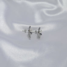 Load image into Gallery viewer, Midnight Bloom Pearl Earrings