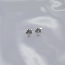 Load image into Gallery viewer, Sapphire Bloom Stud Earrings