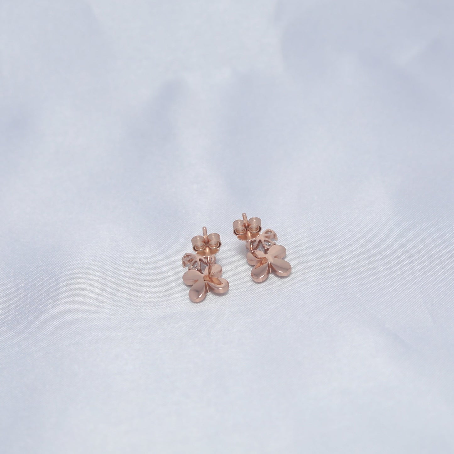 Sunehri Sway Studs