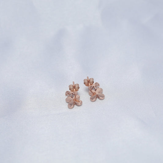 Sunehri Sway Studs