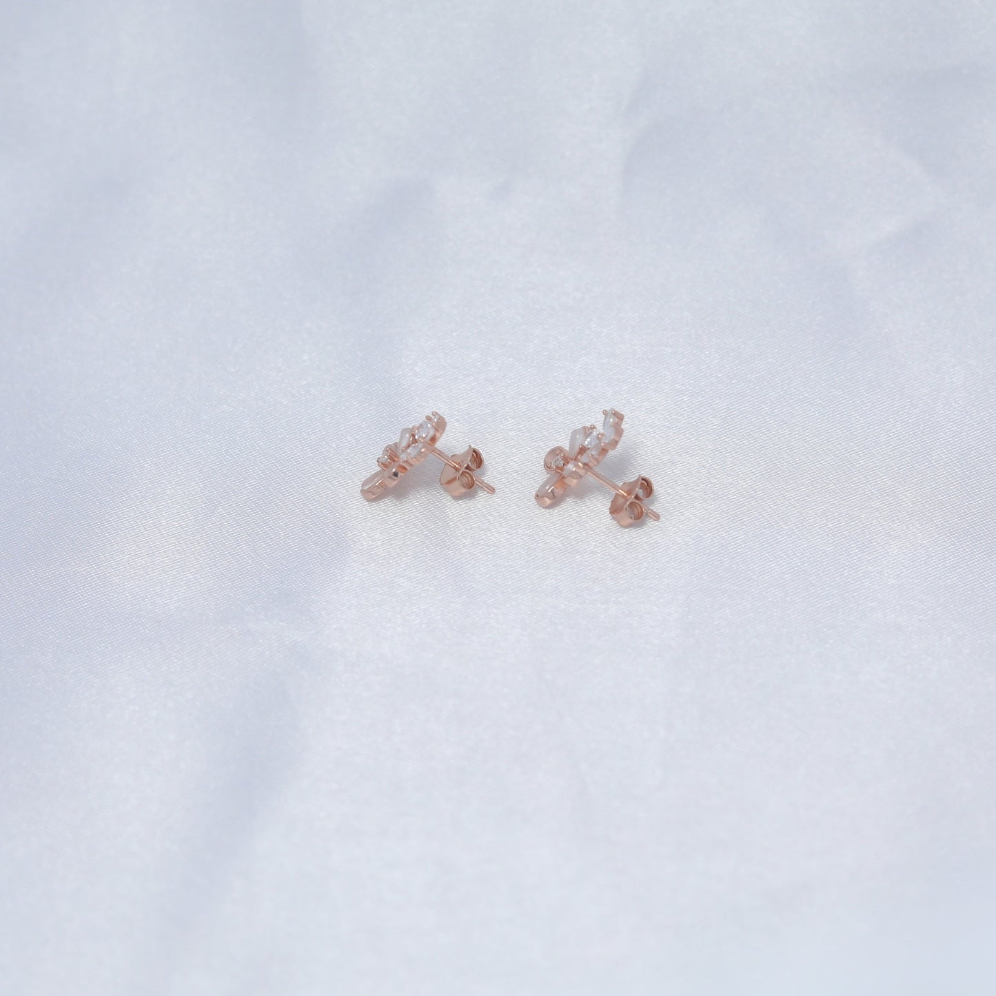 Sunehri Sway Studs