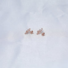 Load image into Gallery viewer, Sunehri Sway Studs