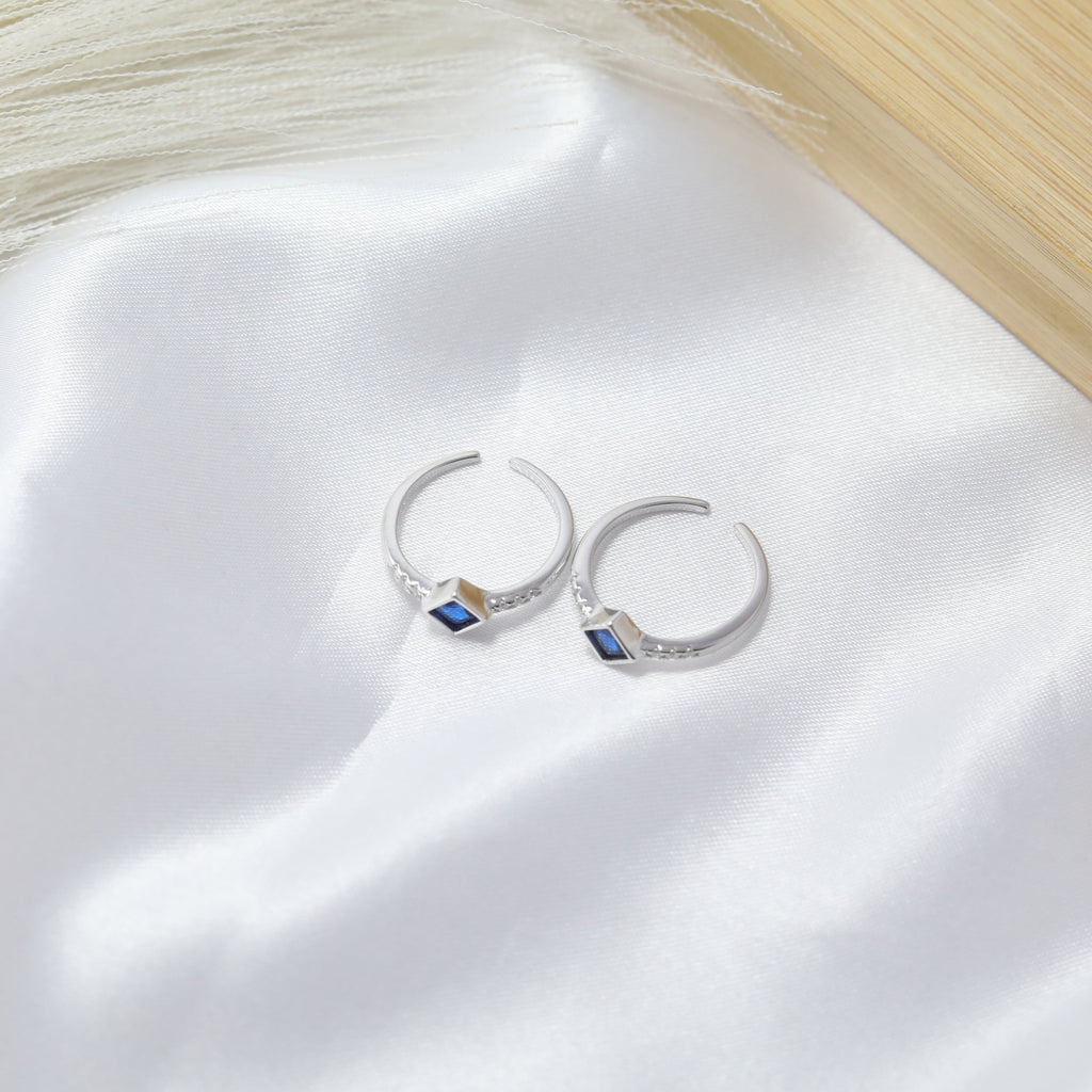 Midnight Muse – Sapphire Spark Toe Rings