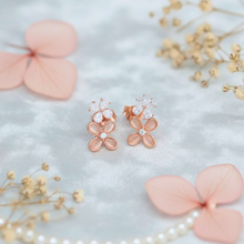 Load image into Gallery viewer, Sunehri Sway Studs