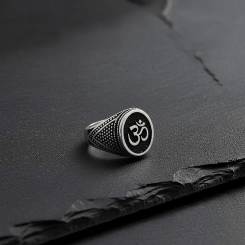 Om Signet Ring