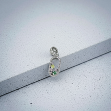 Load image into Gallery viewer, Garden Bloom pendant