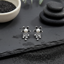 Load image into Gallery viewer, Midnight Bloom Pearl Earrings