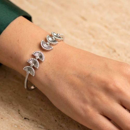 Lunar Radiance Kada